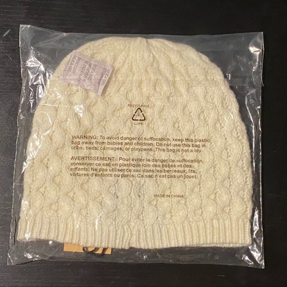 FRYE Woman's Classic Beanie - Picture 4 of 11